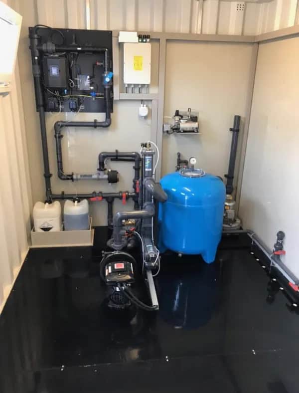 Innovative Pooltechnik im Containerformat
